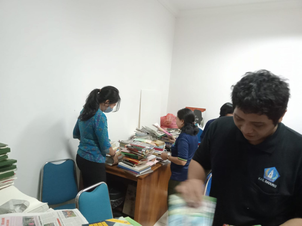 Penyiangan Koleksi Perpustakaan